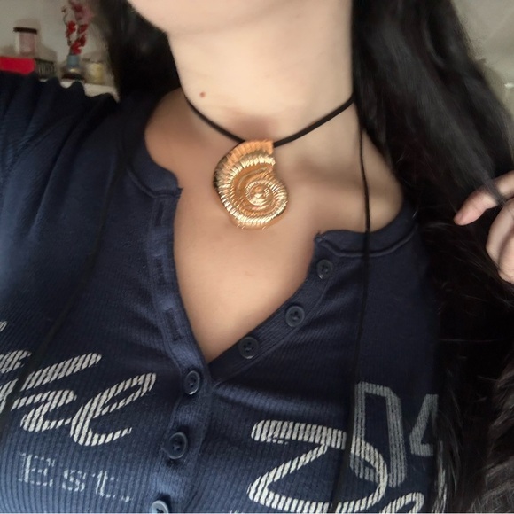 Vanessa Shell necklace - Picture 1 of 5